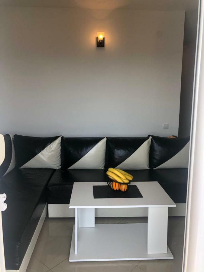Apartmani Dini Ulcinj Bagian luar foto