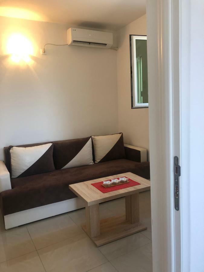 Apartmani Dini Ulcinj Bagian luar foto